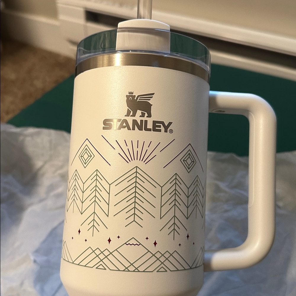 NIB/NWT Stanley 40oz Tumbler in Pale Stone Winterscape - Picture 2 of 13
